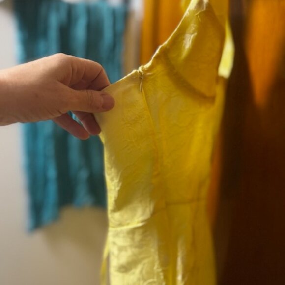 Yellow jacquard halter dress, new without tags - Picture 5 of 5